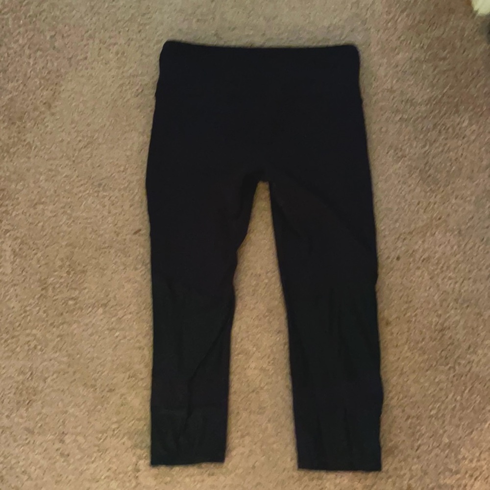 ALO Yoga capri high waisted yoga pants.